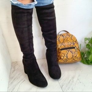 Black under knee stretchy heel boots